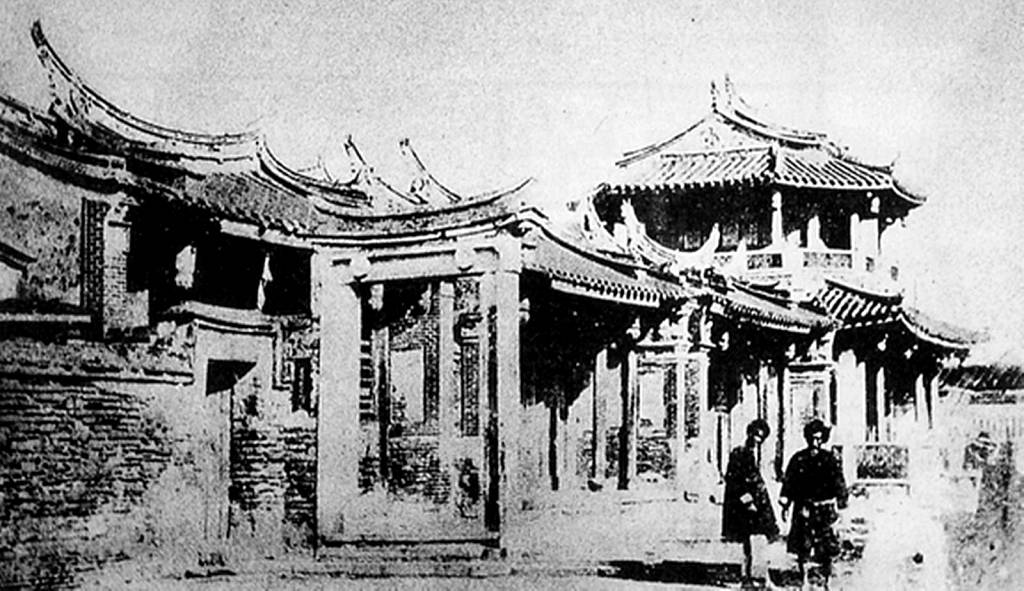 位於臺灣臺南的「海東書院」舊影。曾經，海東書院占地廣闊，朗朗書聲傳揚著和煦文化長達兩百餘年。