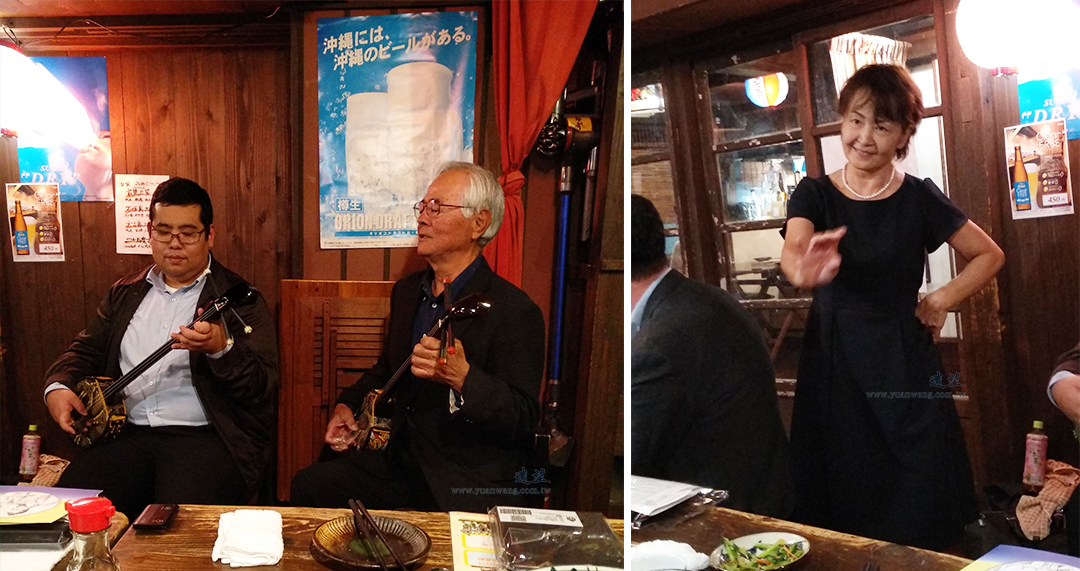 左圖為比屋根照夫與一位年輕的朋友正在彈三線；右圖為現場的女士隨著三線節拍起舞，跳著當年琉球王宮歡迎中國來的冊封使的舞蹈。