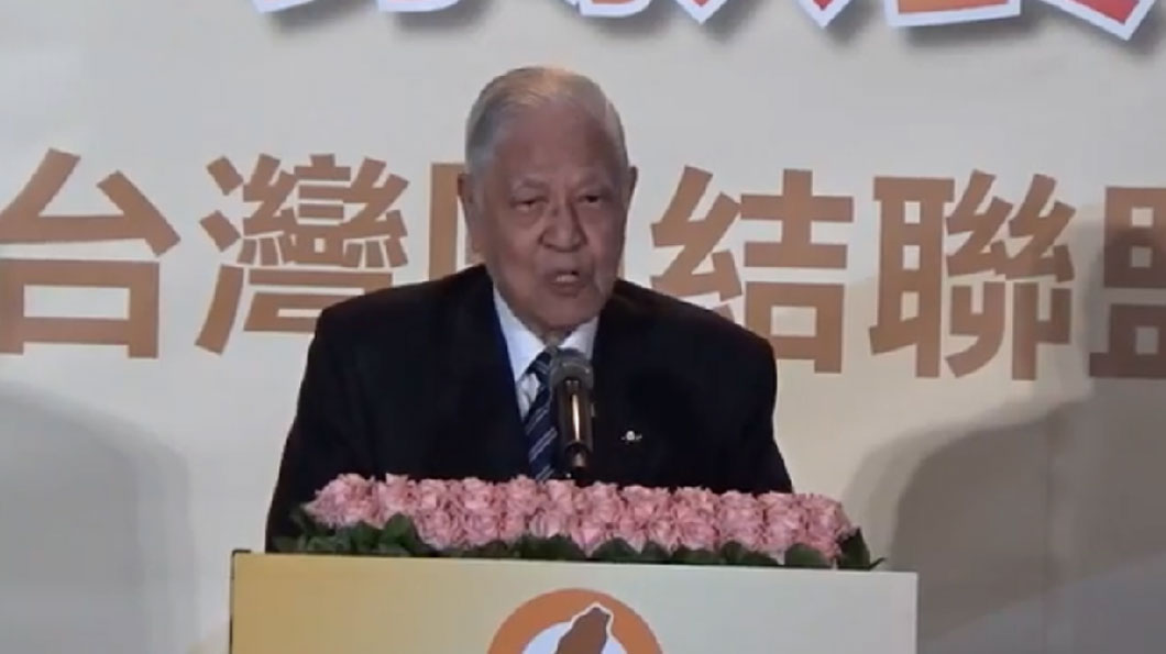 2015年5月29日李登輝出席台聯募款餐會，呼籲「本土派」大團結。（畫面截取自YOUTUBE@台灣團結聯盟，《2015台聯募款餐會-李前總統致詞》，2015年6月4日，1'02''。）