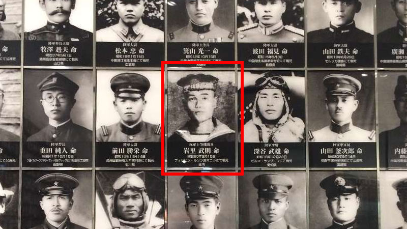 2007年，李登輝曾赴靖國神社參拜兄長李登欽（日文名「岩里武則」）。李登輝於2015年出版的《新．台灣的主張》一書中稱：「我由衷感激日本人將哥哥奉祀在靖國神社。」