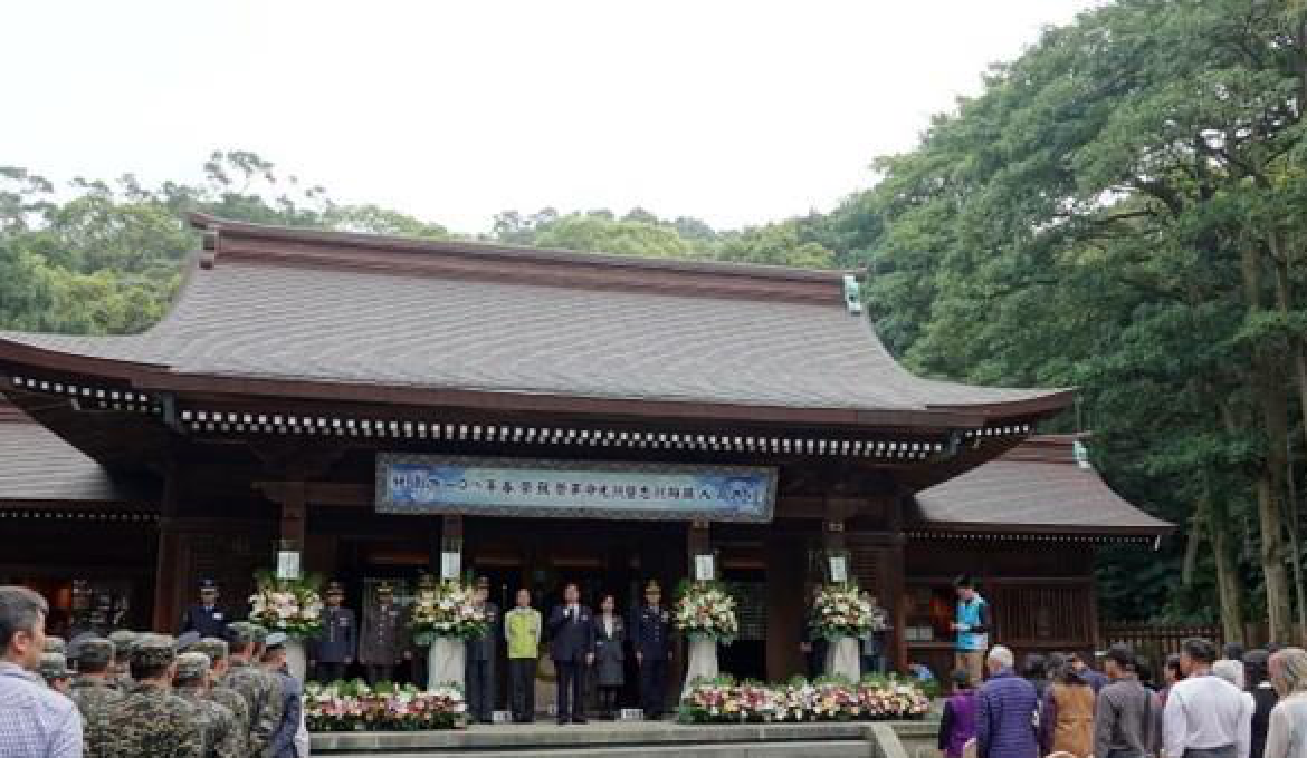 桃園神社（桃園忠烈祠）為日據時期所建，號稱為日本境外保存最為完整的日本神社。在臺灣光復後被改為忠烈祠，更將日據時期抗日先烈入祀其中。在臺灣媚日大潮下，代表日本殖民統治精神的遺址遺跡在臺灣正被積極維護、修復，此僅為其中一例。