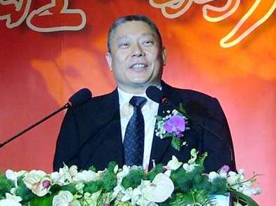 蔡衍明（1957年1月15日－）生於臺北市，祖籍福建泉州府石獅，出身臺北望族。其為旺旺集團創辦人，亦是中國時報集團與中天電視的最大股東。