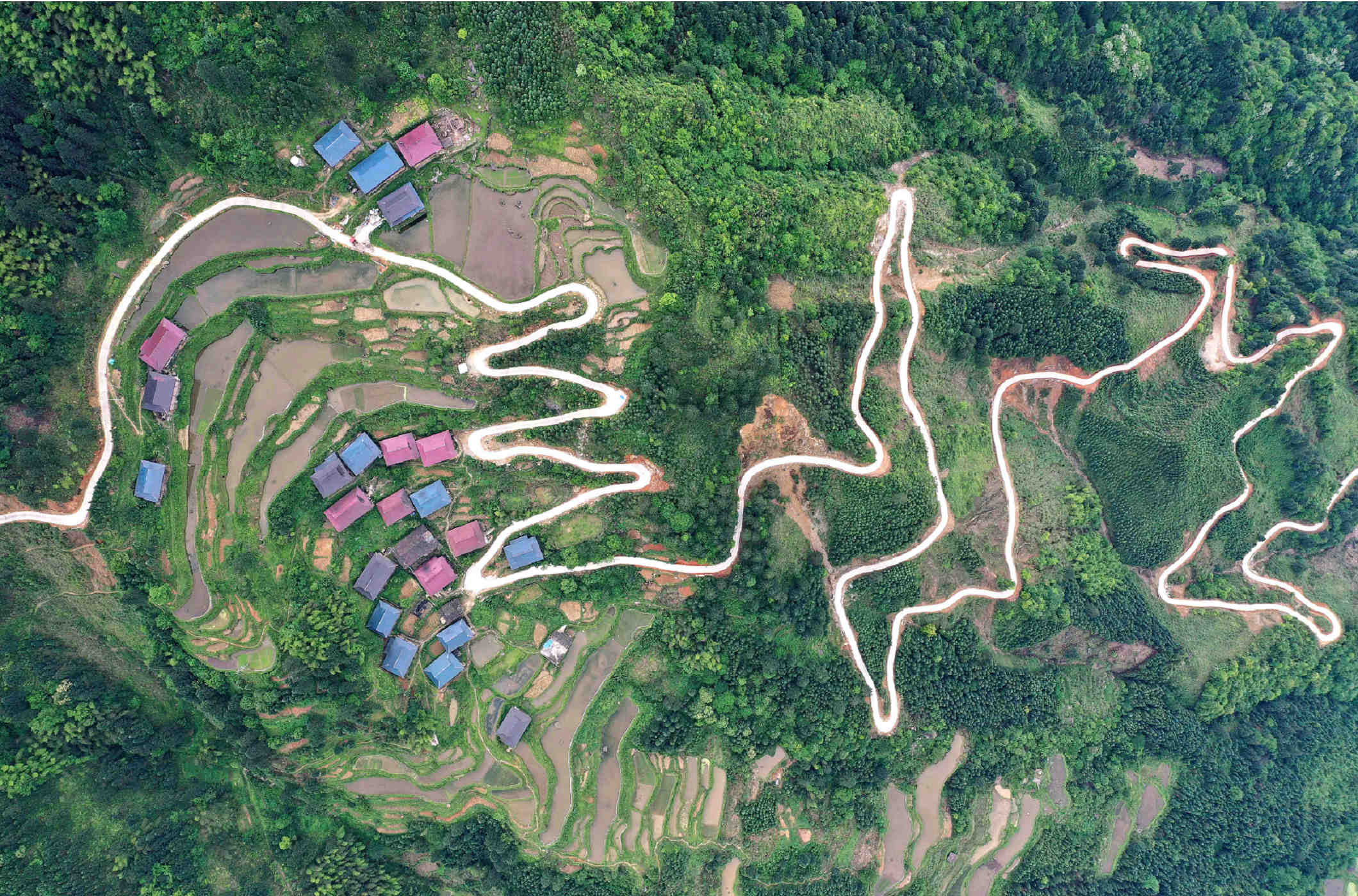 廣西融水苗族自治縣同練瑤族鄉大坪村下大弄屯的通屯公路