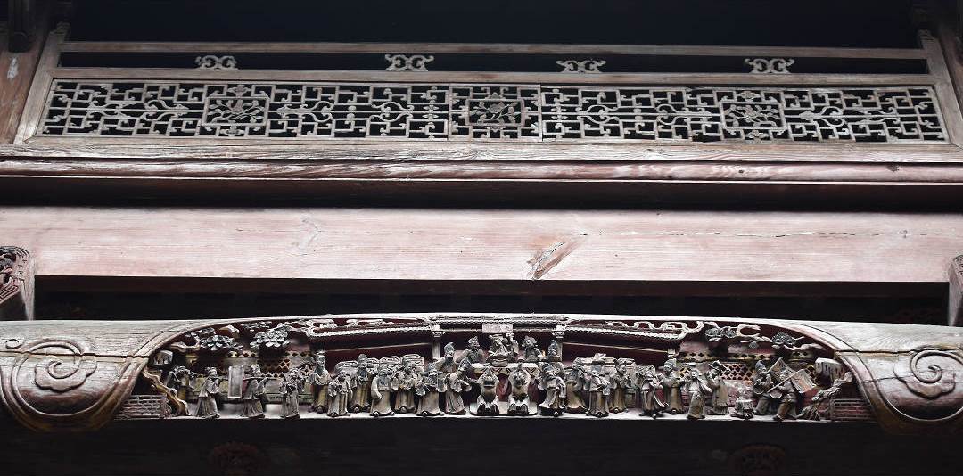 宏村白牆黑瓦的徽派建築裡，隱藏著許多美麗的雕樑畫棟。