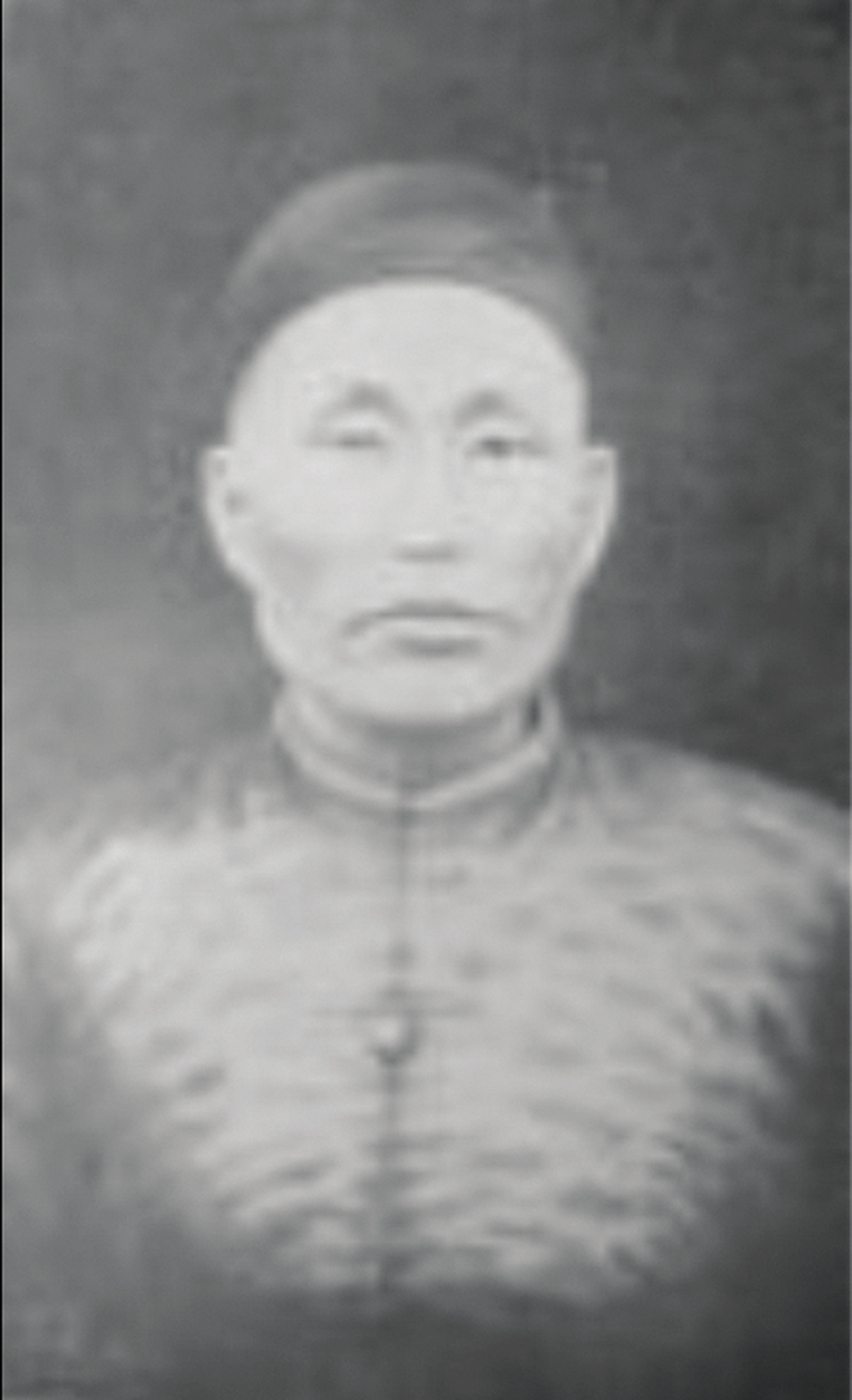 1876年，琉球王國紫巾官幸地朝常（向德宏）、林世功和蔡大鼎等人，受琉球末代國王尚泰之命赴中國求援，並向清政府提議出兵討伐占據琉球的日本軍隊，恢復琉球王國。1880 年，林世功為阻止清朝與日本簽訂「分島改約案」而自殺殉國，幸地朝常則繼續留在中國為琉球的前途奔走。圖片為幸地朝常（1843-1891），取自那霸市歷史博物館。