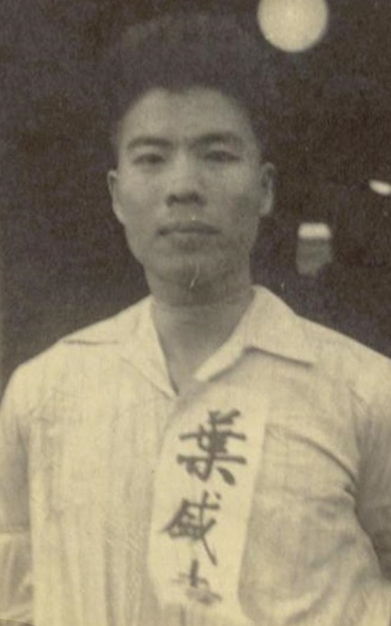 顏世鴻的入黨介紹人葉盛吉，1950年11月底因「學生工作委員會李水井等案」被槍決於馬場町，圖為葉盛吉臨刑前從容赴死的遺照。（圖片來自人權館官網https：//memory.nhrm.gov.tw/TopicExploration/Person/Detail/4532）
